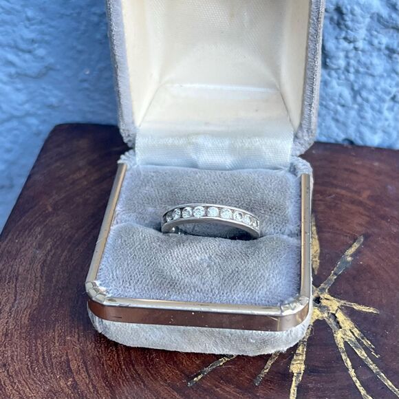 Vintage Cocktail Ring Size 7 1/4 With Cubic Zirconia and Sterling Silver - Picture 4 of 10